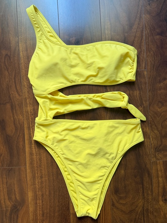 Abercrombie & Fitch Other - Abercrombie & Fitch Yellow One Piece Cut Out Swimsuit / Size M 💛